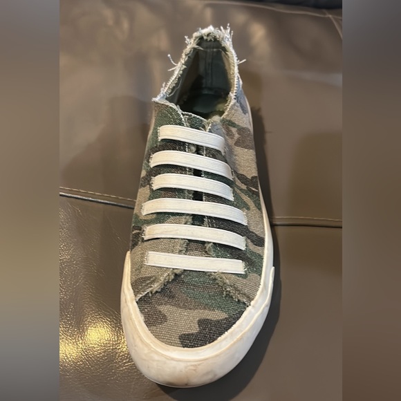 Women’s Rocket Dog canvas shoes size 6 - Picture 2 of 3